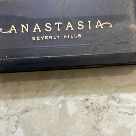 Anastasia Beverly Hills lip pallete - Picture 3 of 6